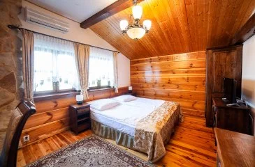 Houten interieur van de Standaard kamer